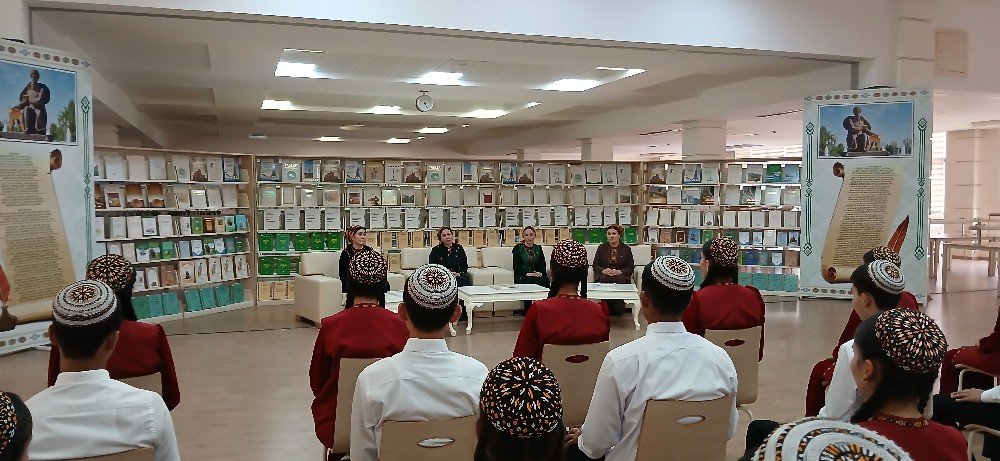 Arkadagly Gahryman Serdarymyzyň Koreýa respublikasyna döwlet sapary barada söhbetdeşlik